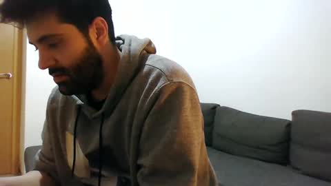 italianboybcn online show from December 31, 9:31 am