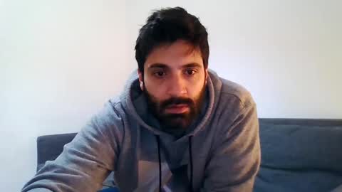 italianboybcn online show from December 10, 9:33 am