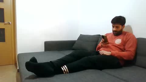 italianboybcn online show from January 3, 11:44 pm