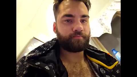 Snapshot of itsdaiton chatting on November 1, 2:21 pm Daiton online show from November 1, 2:21 pm