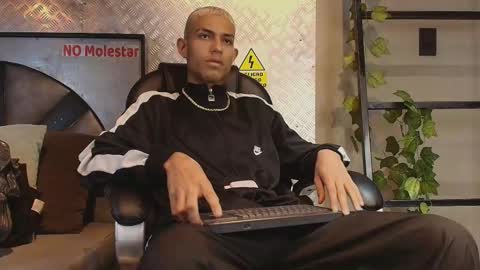 itszairen online show from February 17, 4:22 am