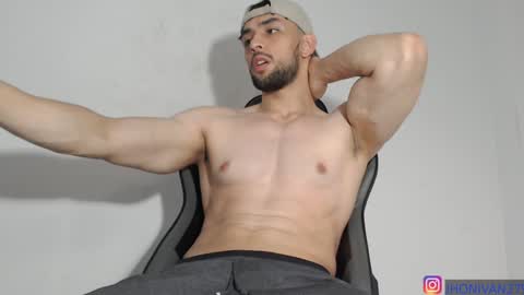 ivanhot279 online show from December 13, 7:53 pm