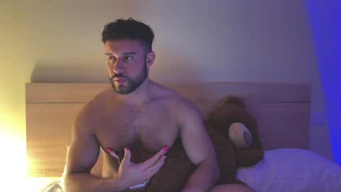 Izaak online show from May 5, 10:43 pm