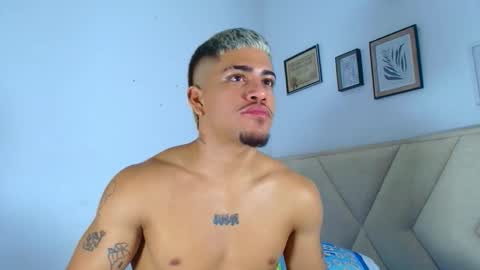 izaack online show from November 18, 8:45 pm