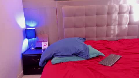 izaack online show from January 16, 1:25 pm