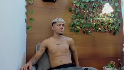 izaack online show from January 27, 3:47 am