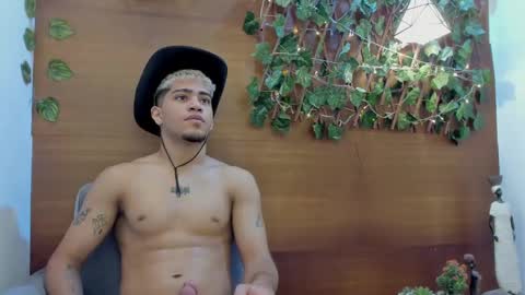 izaack online show from January 22, 1:42 pm