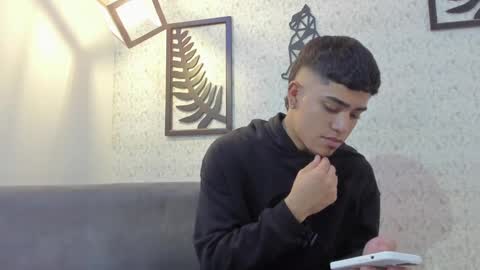 izaack online show from December 16, 3:30 am