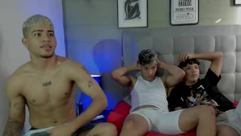 izaack online show from December 24, 1:17 pm