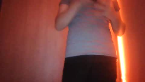 Snapshot of j24781043 chatting on October 27, 3:42 am ShyAlexX online show from October 27, 3:42 am