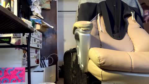 Snapshot of j_boogie_mane chatting on March 11, 10:09 pm j boogie online show from March 11, 10:09 pm