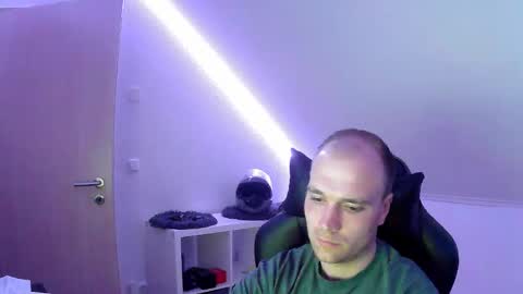 here4y online show from April 14, 6:29 pm