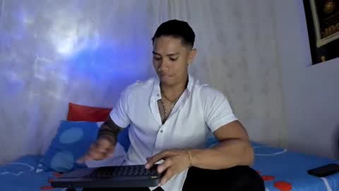 Snapshot of j_musiry chatting on March 1, 5:53 am i am juan musiry independent model  online show from March 1, 5:53 am