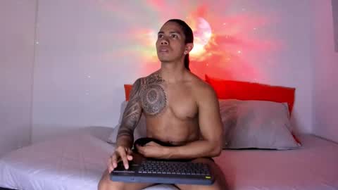 Snapshot of j_musiry chatting on October 23, 1:53 am i am juan musiry independent model  online show from October 23, 1:53 am