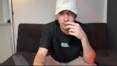 INDEPENDENT MODEL online show from January 12, 1:37 pm