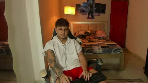 Snapshot of jake_pons chatting on February 19, 12:03 am Jake Pons online show from February 19, 12:03 am