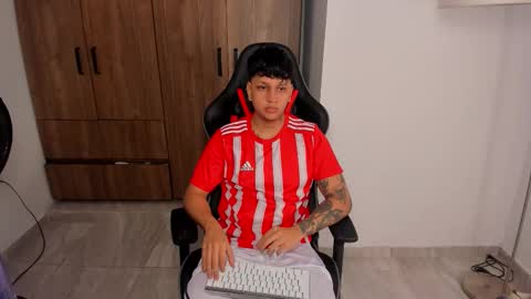 Snapshot of jake_pons chatting on October 13, 2:28 am Jake Pons online show from October 13, 2:28 am