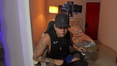 Snapshot of jake_pons chatting on December 22, 5:23 am Jake Pons online show from December 22, 5:23 am