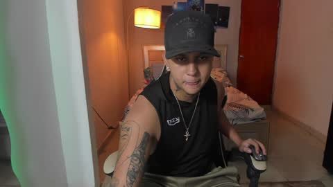 Snapshot of jake_pons chatting on December 20, 4:36 pm Jake Pons online show from December 20, 4:36 pm