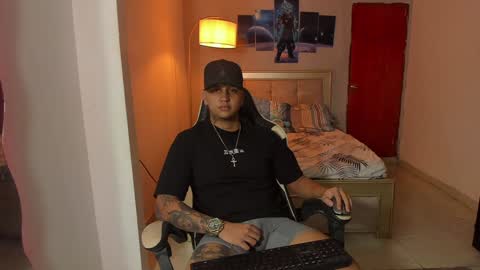 Snapshot of jake_pons chatting on December 20, 2:19 am Jake Pons online show from December 20, 2:19 am