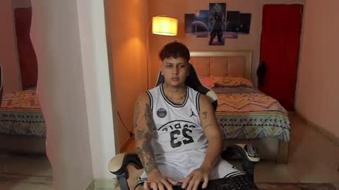 Snapshot of jake_pons chatting on February 1, 11:58 pm Jake Pons online show from February 1, 11:58 pm