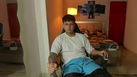 Snapshot of jake_pons chatting on February 22, 1:22 am Jake Pons online show from February 22, 1:22 am