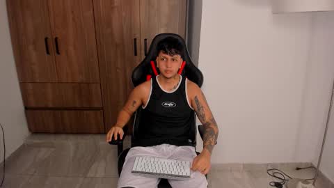 Snapshot of jake_pons chatting on September 24, 9:19 am Jake Pons online show from September 24, 9:19 am