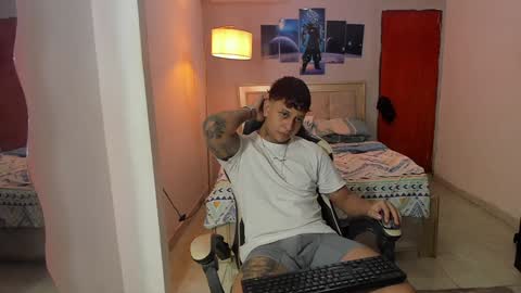 Snapshot of jake_pons chatting on January 5, 2:17 am Jake Pons online show from January 5, 2:17 am