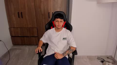 Snapshot of jake_pons chatting on September 30, 10:19 am Jake Pons online show from September 30, 10:19 am