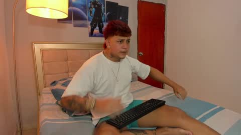 Snapshot of jake_pons chatting on December 17, 2:23 am Jake Pons online show from December 17, 2:23 am