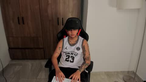 Snapshot of jake_pons chatting on October 24, 6:48 am Jake Pons online show from October 24, 6:48 am