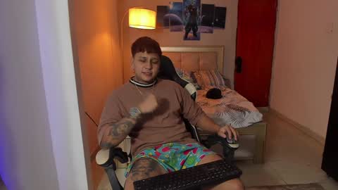 Snapshot of jake_pons chatting on December 21, 3:58 am Jake Pons online show from December 21, 3:58 am