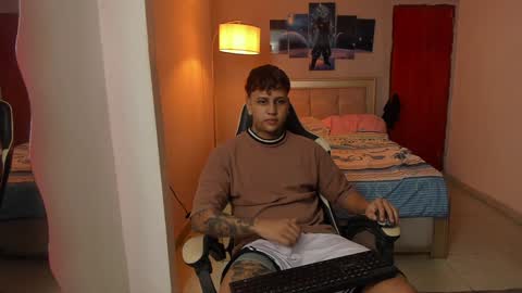 Snapshot of jake_pons chatting on January 14, 1:15 am Jake Pons online show from January 14, 1:15 am