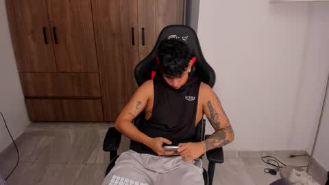 Snapshot of jake_pons chatting on September 26, 3:37 am Jake Pons online show from September 26, 3:37 am