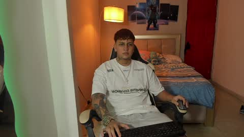 Snapshot of jake_pons chatting on December 31, 2:19 am Jake Pons online show from December 31, 2:19 am