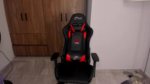 Snapshot of jake_pons chatting on October 4, 12:21 pm Jake Pons online show from October 4, 12:21 pm