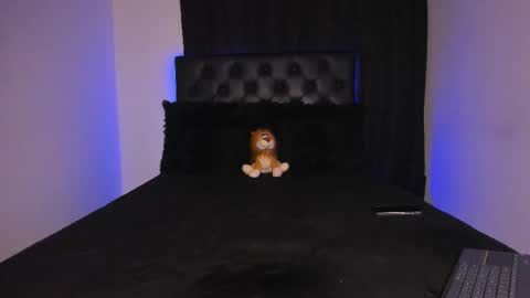 LeonardoInsta LeonardoperezcoPvt open online show from November 12, 1:00 am