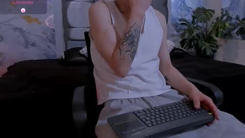 james_adamss_ online show from March 13, 12:46 pm