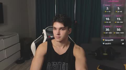 Snapshot of james_friends chatting on October 26, 10:45 pm James online show from October 26, 10:45 pm