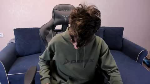 Snapshot of james_mil chatting on October 25, 6:53 pm James online show from October 25, 6:53 pm