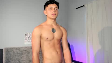 jamesgolden_ online show from November 20, 9:24 pm