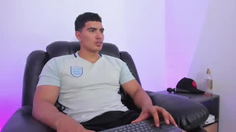 Snapshot of jamesgraay chatting on January 26, 7:21 am James Gray online show from January 26, 7:21 am