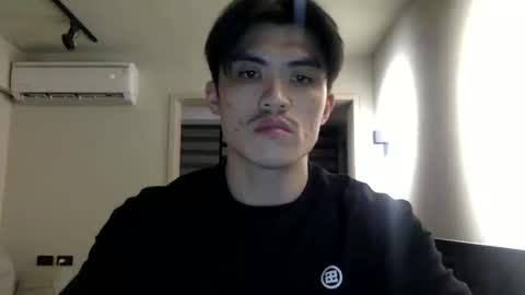 Snapshot of jamesmo820913 chatting on February 7, 9:47 am jamesmo820913 online show from February 7, 9:47 am