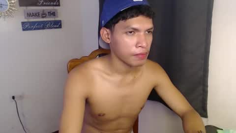 janlloyd04 online show from October 3, 8:19 am