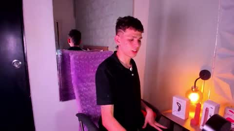 Snapshot of jasson_smit chatting on October 17, 1:31 am J A S S O N  online show from October 17, 1:31 am