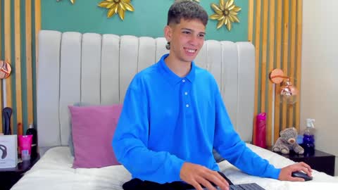 Snapshot of jasson_smit chatting on January 6, 12:46 pm J A S S O N  online show from January 6, 12:46 pm