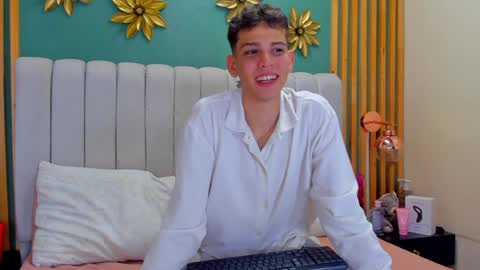 Snapshot of jasson_smit chatting on December 21, 1:42 pm J A S S O N  online show from December 21, 1:42 pm