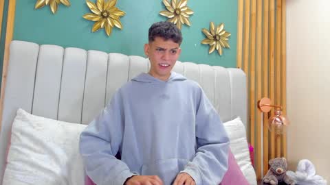 Snapshot of jasson_smit chatting on December 10, 1:55 pm J A S S O N  online show from December 10, 1:55 pm