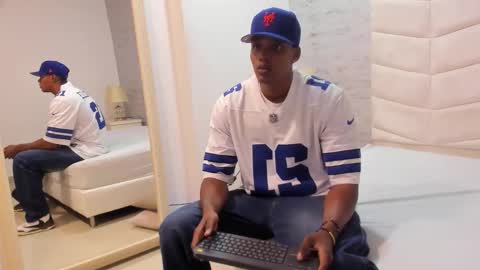 jax black online show from November 24, 7:04 pm