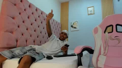 jax_maliq online show from November 18, 1:20 am